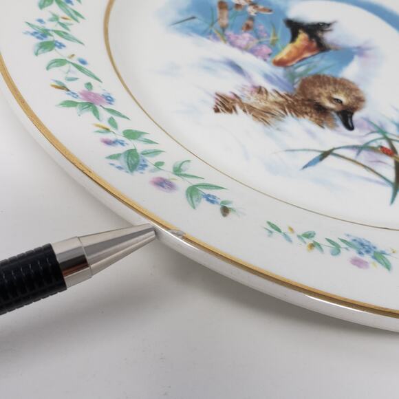 1975 Avon Gently Moments Goose + Gosling Gold-Trimmed Christmas Plate - Picture 4 of 10